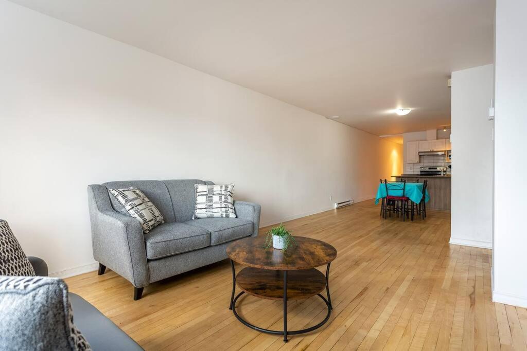 Lovely Rental Unit With Balcony~ Autoroute 40 Монреаль Екстер'єр фото