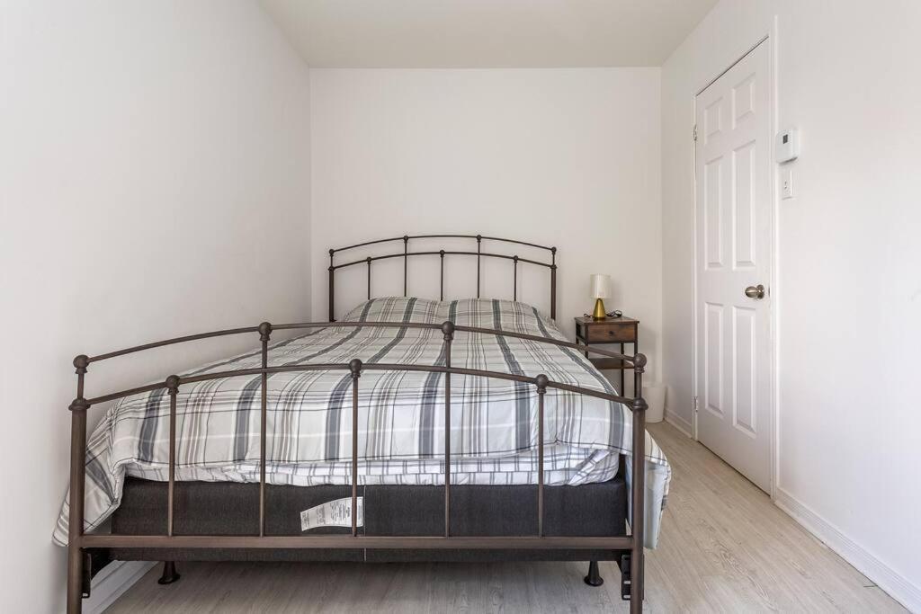 Lovely Rental Unit With Balcony~ Autoroute 40 Монреаль Екстер'єр фото