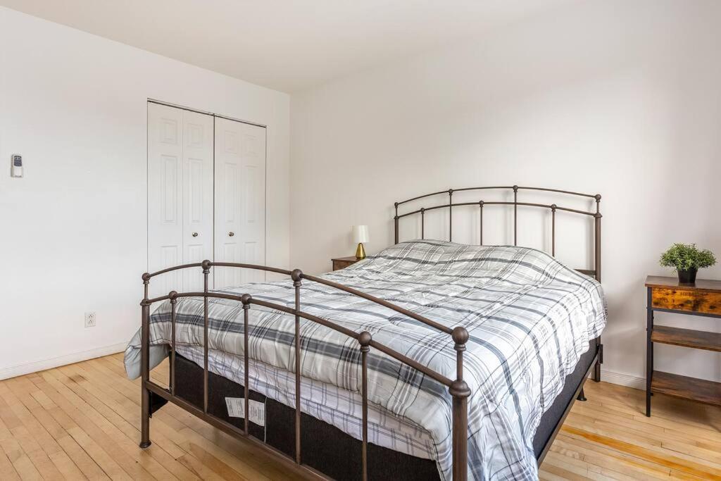 Lovely Rental Unit With Balcony~ Autoroute 40 Монреаль Екстер'єр фото